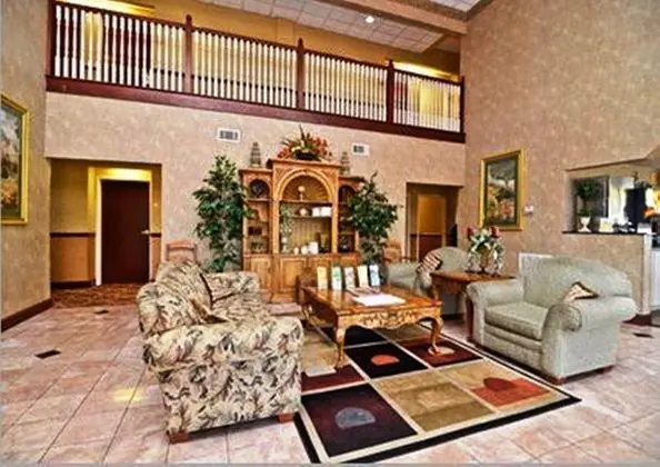 Comfort Suites near Robins Air Force Base