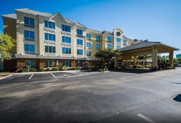 COMFORT SUITES NEAR UNIVERSAL ORLANDO RESORT