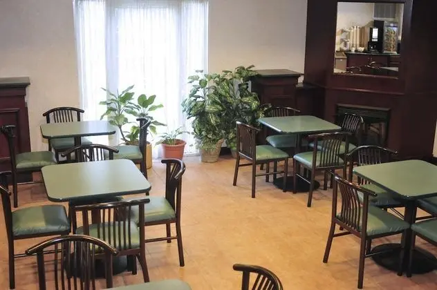 Comfort Suites Newark Airport