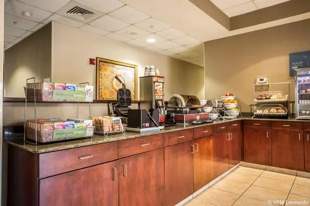 Comfort Suites Northlake Downtown