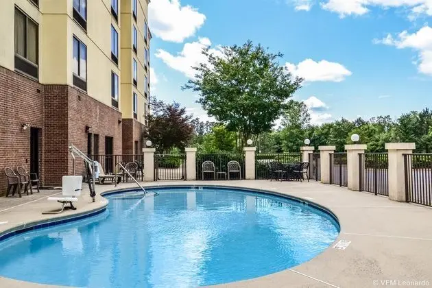 Comfort Suites Northlake Downtown - 1