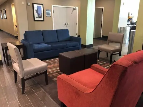 Comfort Suites NW Dallas Near Love Field