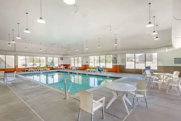 Comfort Suites Ogden Conference Center - Havuz