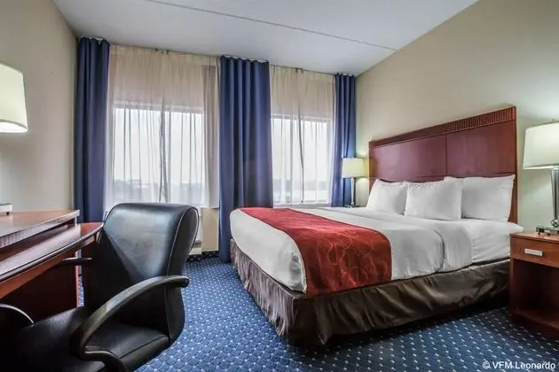 Comfort Suites Outlet Center