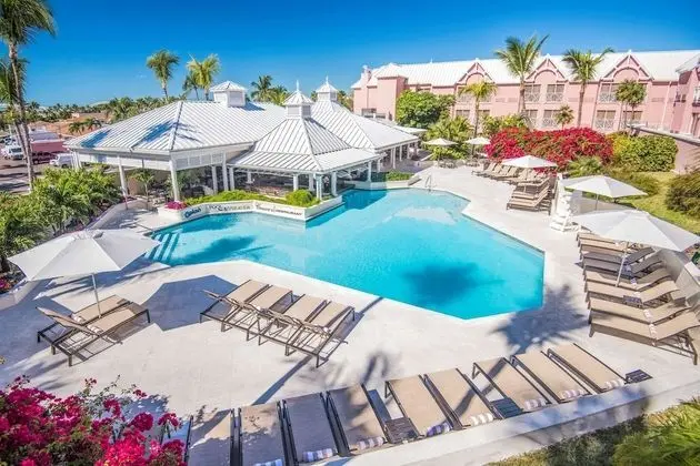 Comfort Suites Paradise Island - Havuz