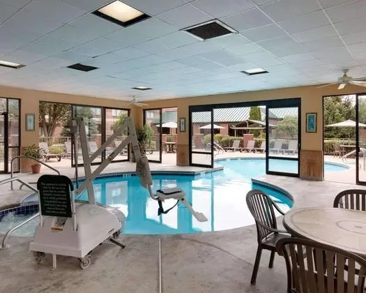 Comfort Suites Parkersburg South - Havuz
