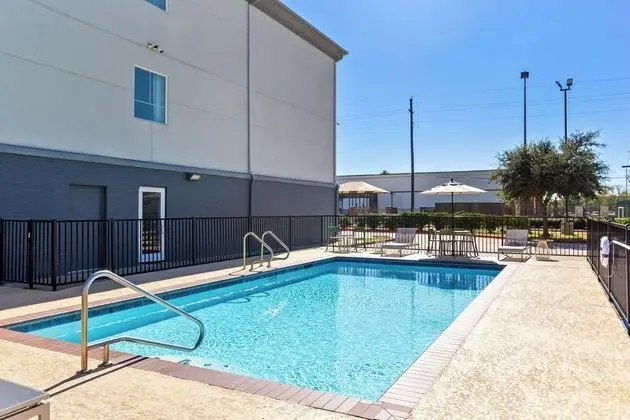 Comfort Suites Pearland - South Houston - Havuz