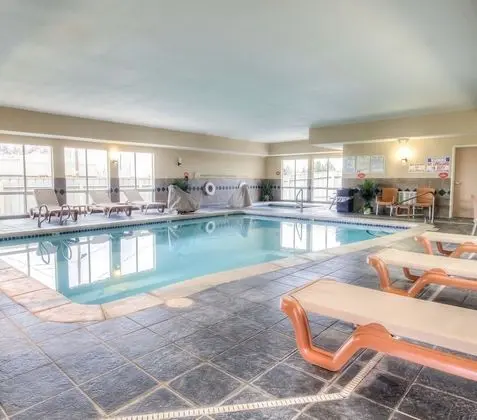 Comfort Suites Pecos - Havuz