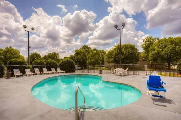 Comfort Suites Pineville - Ballantyne Area - Havuz