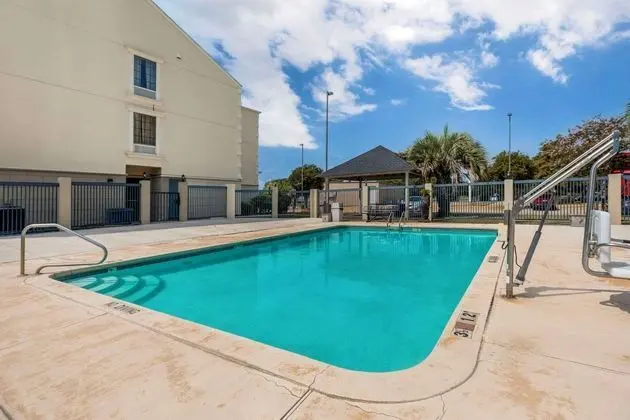 Comfort Suites - Havuz
