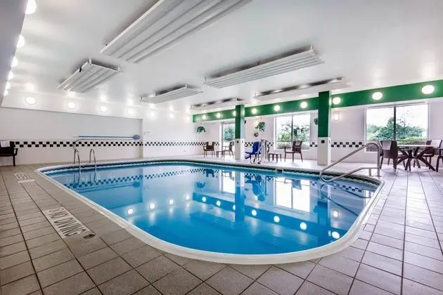 Comfort Suites Rochester - Havuz