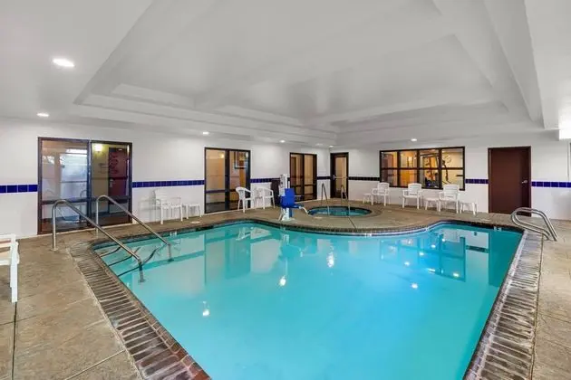 Comfort Suites Sonoma - Havuz