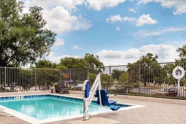 Comfort Suites - South Austin - Havuz