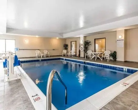 Comfort Suites South Point - Huntington - Havuz