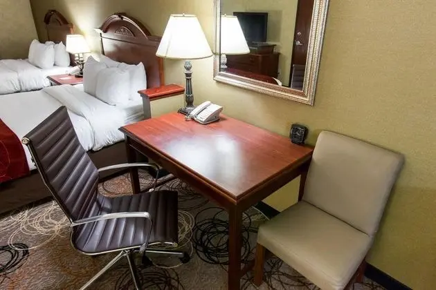 Comfort Suites Southfield Area