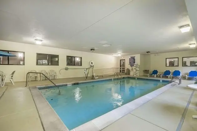 Comfort Suites St Charles-St Louis - Havuz