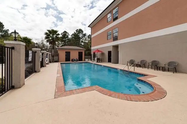 Comfort Suites Sulphur - Havuz