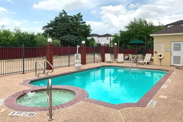 Comfort Suites Texas Ave. - Havuz
