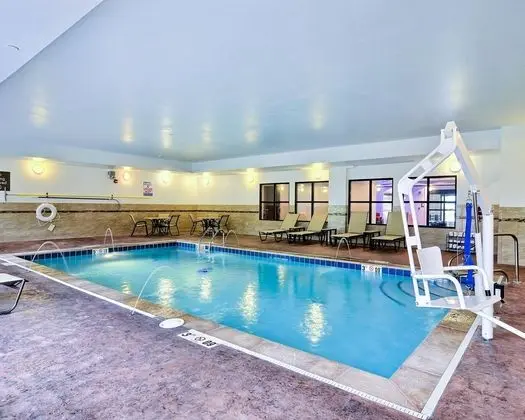 Comfort Suites Uniontown - Havuz