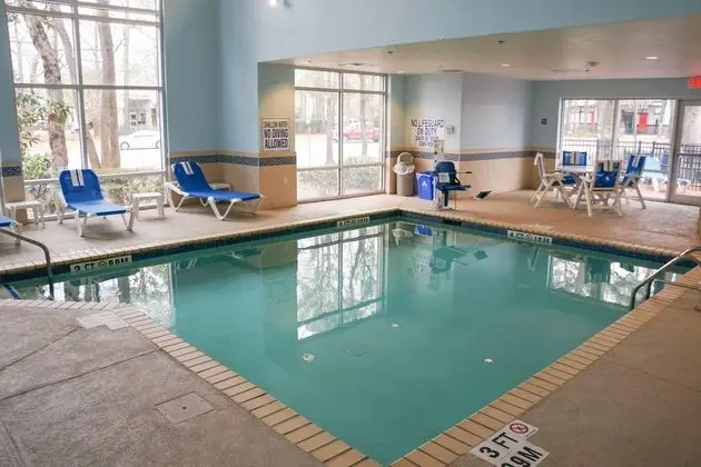 Comfort Suites West of the Ashley Mount Pleasant - Havuz