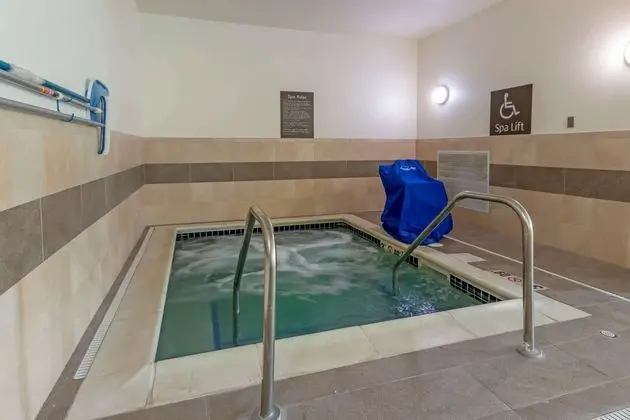 Comfort Suites West End - Havuz