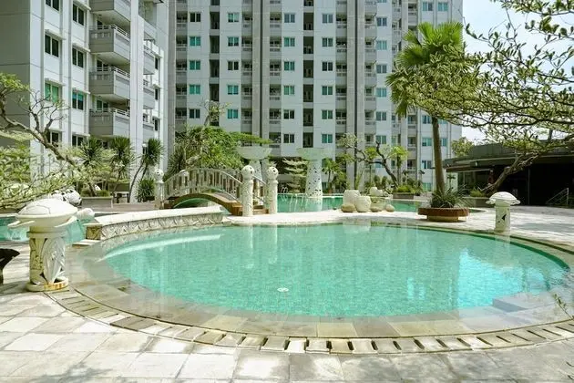 Comfortable 1BR @ Sky Terrace Apartment in Strategic Area - Havuz