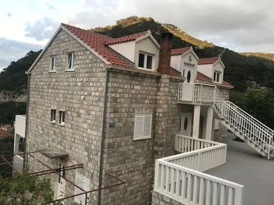 Comfortable 2 Bedroom Apartment