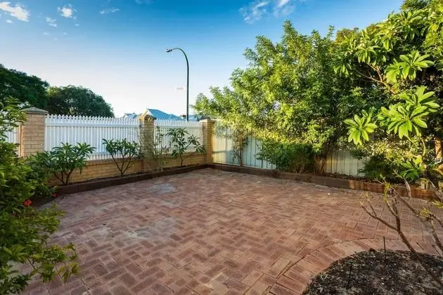 Comfortable 2 Bedroom Home in Trendy Victoria Park