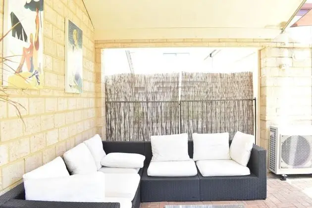 Comfortable 2 Bedroom With Serene Garden - İç Mekan