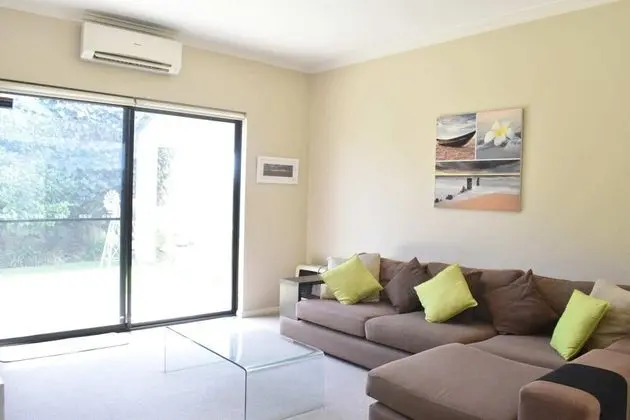 Comfortable 2 Bedroom With Serene Garden - Oda Düzeni