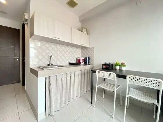 Comfortable 2Br At Mekarwangi Square Cibaduyut Apartement - Mutfak