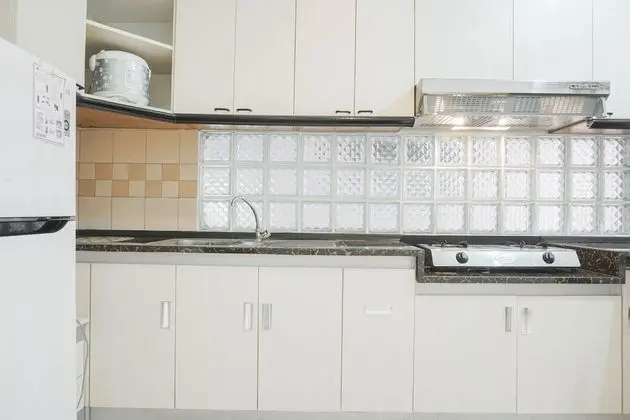 Comfortable 2Br At Pangeran Jayakarta Apartment - Mutfak