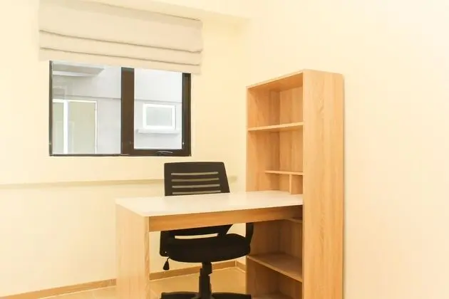 Comfortable 2Br With Study Room At Meikarta Apartment - İç Mekan
