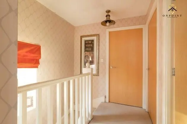 Comfortable 3 Bed Home 2 Parking - İç Mekan