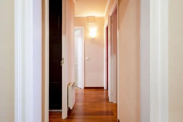 Comfortable 3BR Apartment Close to Placa Espana and Sants Station - İç Mekan