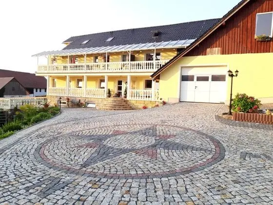 Comfortable Apartmemt in Lichtenhain With Balcony - Lobi