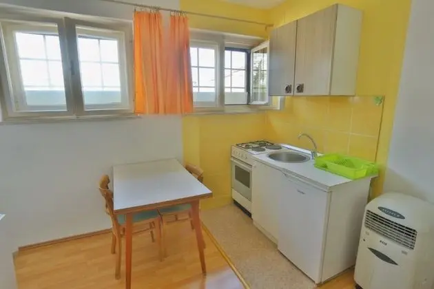 Comfortable Apartment With Balcony & Garden View - Mutfak
