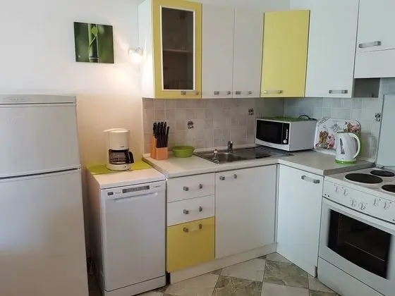 Comfortable Apartment With Coverd Balcony and Sea View, Near the Beach - Mutfak
