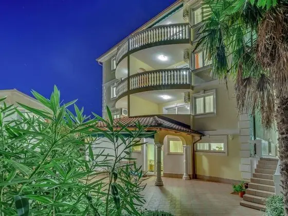 Comfortable Apartment in Crikvenica Croatia with Hot Tub - Öne Çıkan Resim