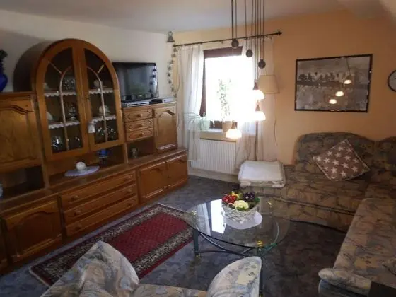 Comfortable Apartment in Langewiese With Private Garden - Oda Düzeni
