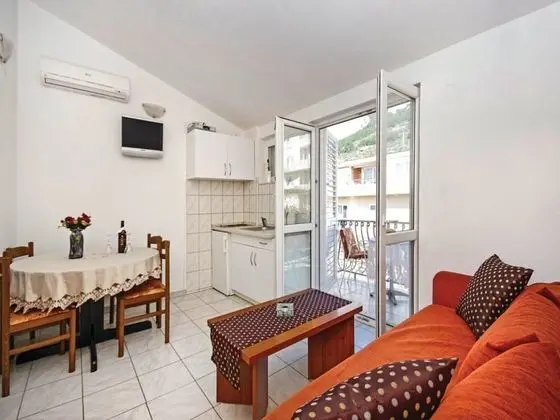 Comfortable Apartment in Makarska Near to Beach