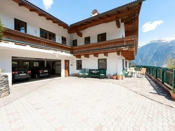 Comfortable Apartment in Mayrhofen With Garden - Öne Çıkan Resim