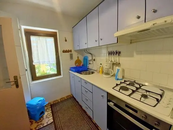 Comfortable Apartment Near the Sea, the City Center and a Nature Park - Mutfak