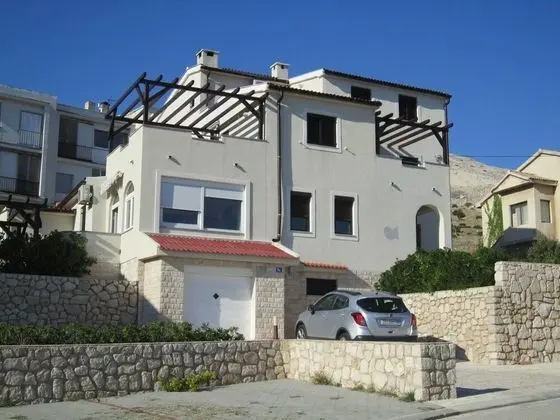 Comfortable Apartment With Terrace and sea View and BBQ for use - Dış Mekan
