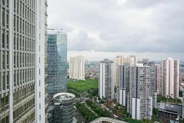 Comfortable Deluxe 2BR at The Empyreal Condominium Epicentrum Apartment By Travelio