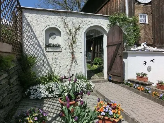 Comfortable Flat With Garden and Terrace in the Middle of the Thuringian Forest - Lobi
