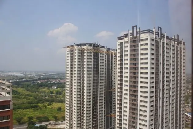 Comfortable and High Floor 2BR at Meikarta Apartment - Dış Mekan