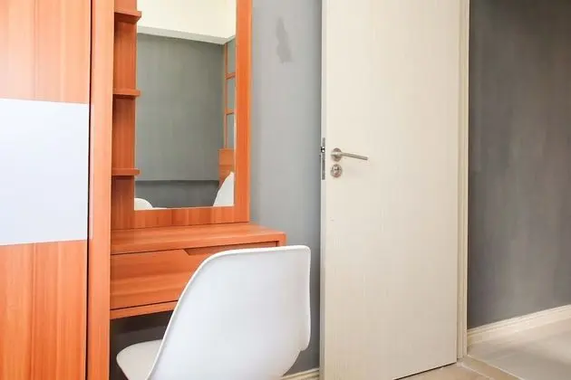 Comfortable and High Floor 2BR at Meikarta Apartment - Oda Düzeni