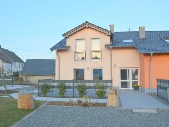 Comfortable Holiday Home in Ellscheid With Garden - Dış Mekan