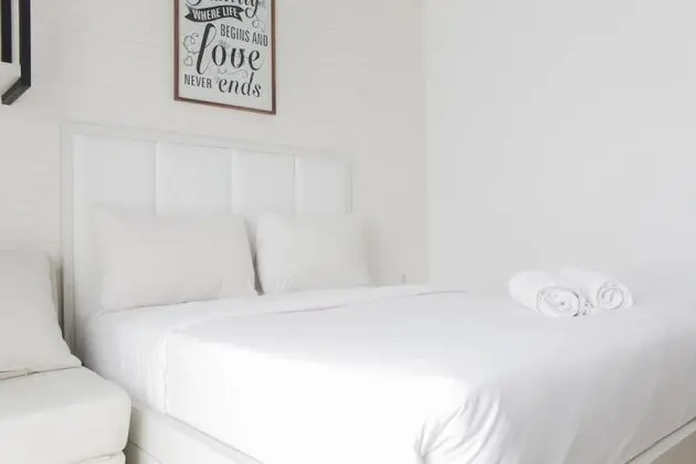 Comfortable and Homey Studio Room at Casa De Parco Apartment - Oda
